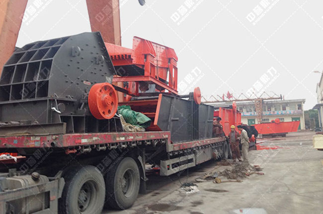 錘破機(jī)發(fā)貨現(xiàn)場(chǎng)