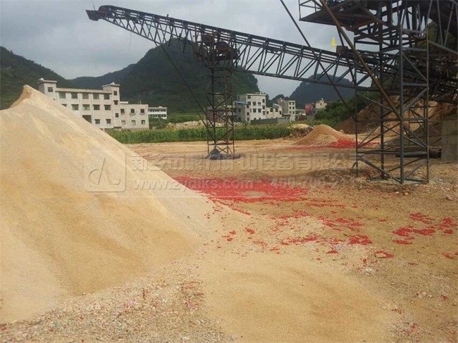 砂石生產線滿足人造沙的需求,穩步前進