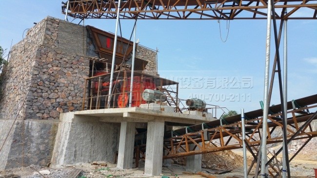 山東破碎機(jī)工作時(shí)產(chǎn)生粉塵怎么處理?